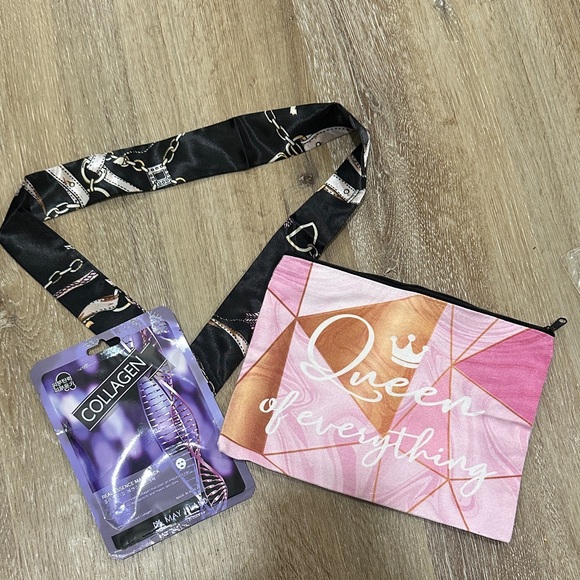 Handbags - Pink and Gold 'Queen of Everything' makeup pouch with accessories